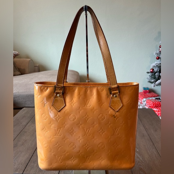 Authentic Louis Vuitton Vernis Tote - Picture 3 of 14